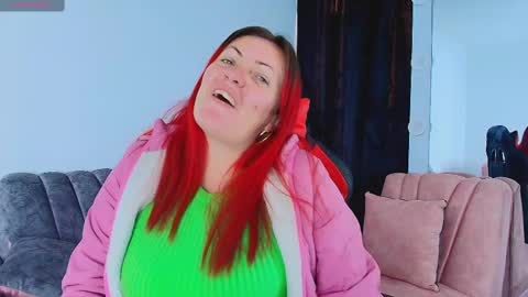 Carolinhe  online show from 3, 10, 2025