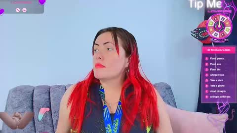 Carolinhe  online show from 10, 10, 2025