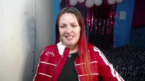 Snapshot of carolinhe_ chatting on 24, 4, 2026 Carolinhe online show from 24, 4, 2026