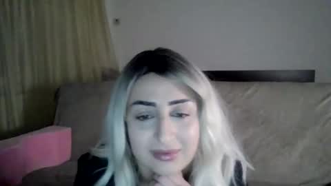 Snapshot of cassie_moonie chatting on 5, 4, 2026 Cassie online show from 5, 4, 2026