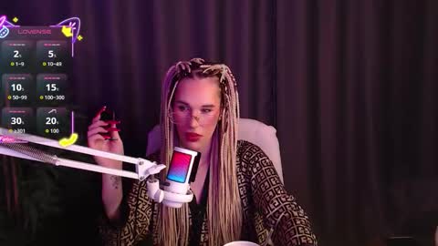 Snapshot of cassiemich chatting on 28, 11, 2025 Cassie online show from 28, 11, 2025