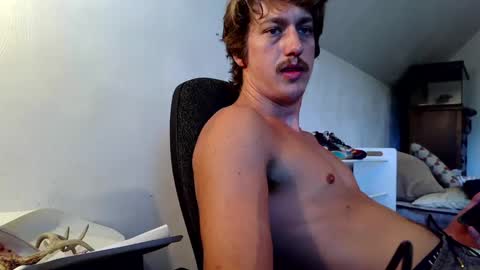 Snapshot of castration40 chatting on 4, 10, 2025 castration40 online show from 4, 10, 2025