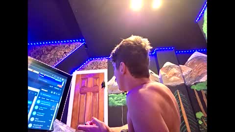 Snapshot of castration40 chatting on 29, 11, 2025 castration40 online show from 29, 11, 2025