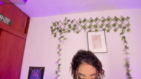 Cata green model independient online show from 13, 11, 2025