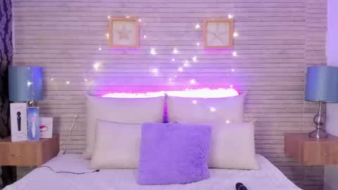 CatalinnaThompson online show from 5, 2, 2025