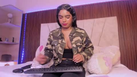 Snapshot of catalleya_f chatting on 1, 5, 2026 catalleya_f online show from 1, 5, 2026
