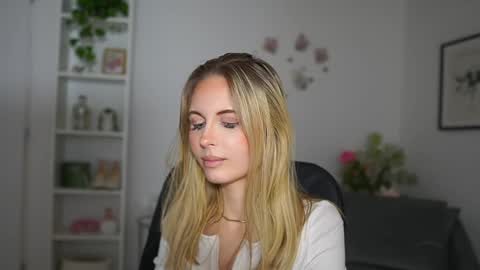 Snapshot of catecrago_ chatting on 28, 2, 2025 catecrago online show from 28, 2, 2025