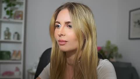 Snapshot of catecrago_ chatting on 8, 3, 2025 catecrago online show from 8, 3, 2025