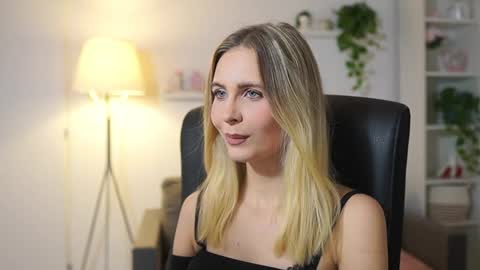 Snapshot of catecrago_ chatting on 24, 11, 2025 catecrago online show from 24, 11, 2025