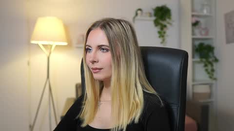 Snapshot of catecrago_ chatting on 17, 12, 2025 catecrago online show from 17, 12, 2025