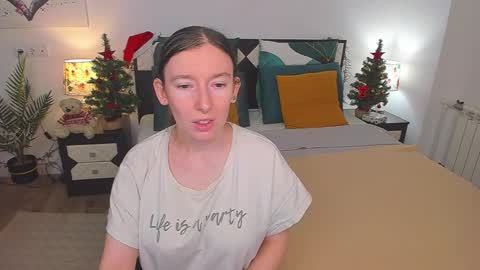 Snapshot of catherinewalls chatting on 7, 1, 2025 Catrin online show from 7, 1, 2025