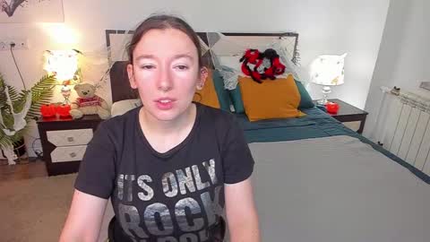 Snapshot of catherinewalls chatting on 31, 10, 2025 Catrin online show from 31, 10, 2025