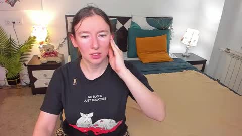 Snapshot of catherinewalls chatting on 28, 11, 2025 Catrin online show from 28, 11, 2025