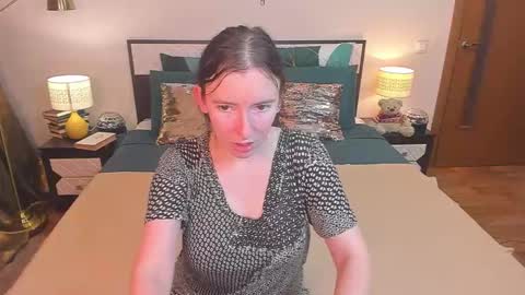 Snapshot of catherinewalls chatting on 17, 12, 2025 Catrin online show from 17, 12, 2025