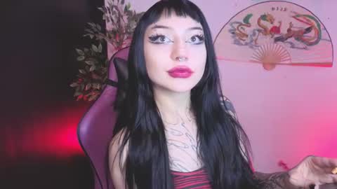 Snapshot of cati_petite chatting on 28, 7, 2026 Cati help me reach my goal of 100 thumbs up again 3 online show from 28, 7, 2026