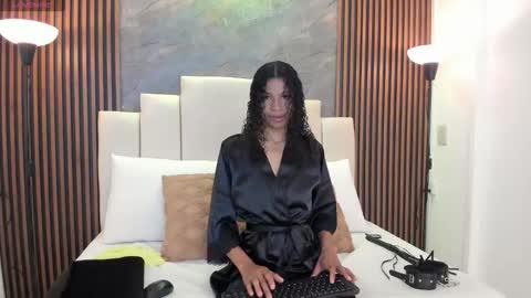 catiusca_reyes_03 online show from 25, 11, 2025