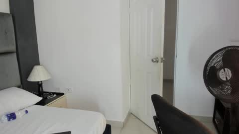 Snapshot of catleyasmith chatting on 14, 12, 2025 Catleya online show from 14, 12, 2025