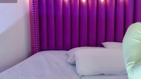 Snapshot of cattaleeyaa chatting on 15, 9, 2025 CATALEYA online show from 15, 9, 2025