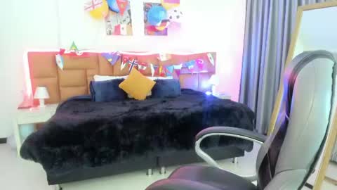 catti_brie_ online show from 8, 7, 2026