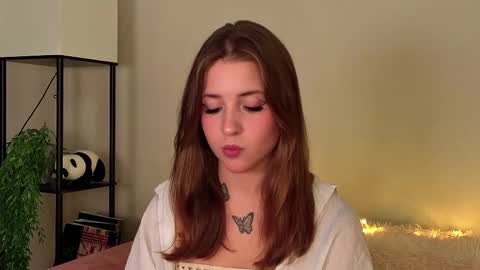 Lina  online show from 13, 12, 2025