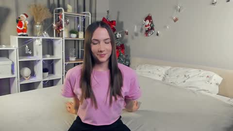 Josie Manesi online show from 9, 1, 2025