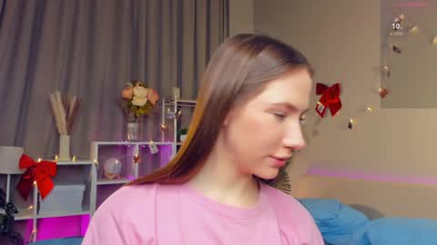 Josie Manesi online show from 2, 2, 2025