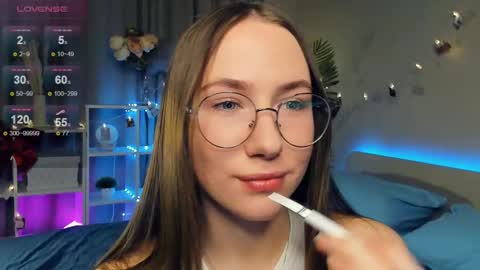 Josie Manesi online show from 2, 3, 2025