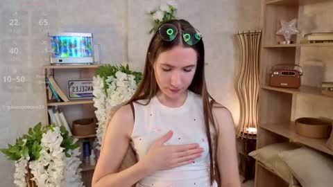 Josie Manesi online show from 18, 9, 2025