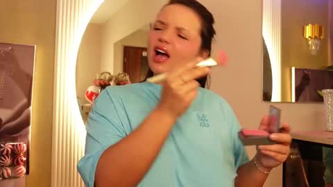 Snapshot of celestebailey chatting on 18, 11, 2025 CelesteBailey online show from 18, 11, 2025