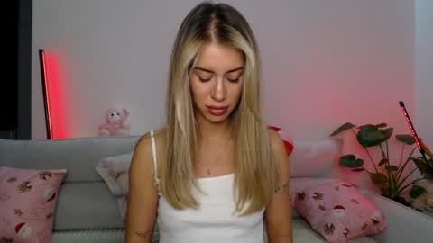 Snapshot of celin_summer chatting on 15, 12, 2024 Celin online show from 15, 12, 2024