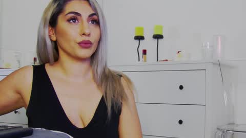 Snapshot of celinemeyerr chatting on 4, 11, 2025 CelineMeyer online show from 4, 11, 2025