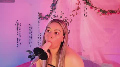 Snapshot of centaurigirls chatting on 12, 11, 2025 Hello guys my name is Sofi and Lizzie and Vanessa online show from 12, 11, 2025