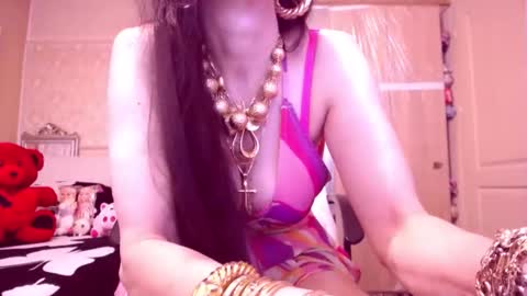 Cerise online show from 4, 11, 2025