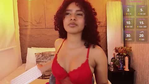 Snapshot of chaarlottee_69 chatting on 30, 9, 2025 CHAARLOTTEE online show from 30, 9, 2025