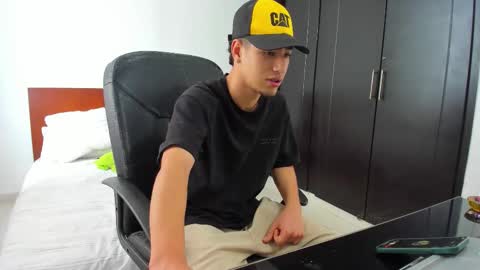 Snapshot of chandler_kenji chatting on 25, 10, 2025 Kenji online show from 25, 10, 2025