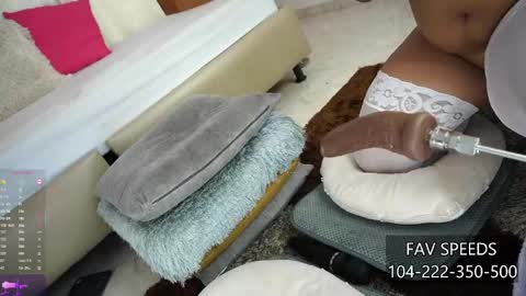 Snapshot of chanell_lovers chatting on 8, 3, 2025 CHANELL online show from 8, 3, 2025