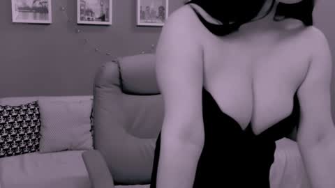 The Queen online show from 12, 1, 2025