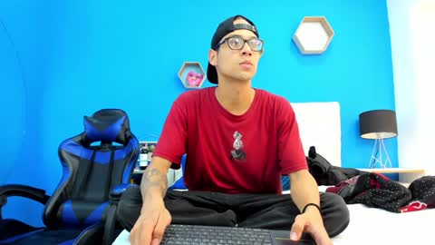 Charles y Elara online show from 4, 1, 2025