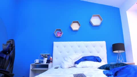 Charles y Elara online show from 8, 1, 2025