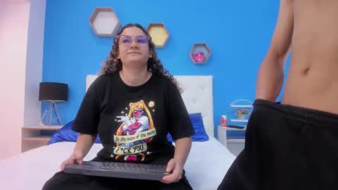 Charles y Elara online show from 31, 1, 2025