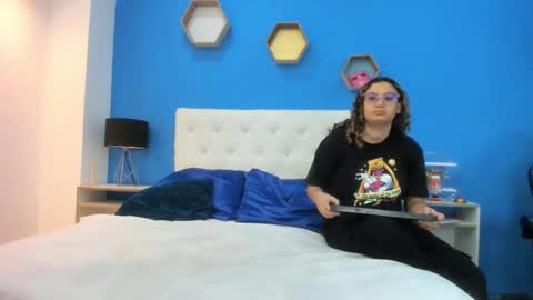 Charles y Elara online show from 7, 2, 2025