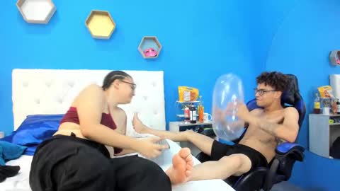 Charles y Elara online show from 12, 2, 2025