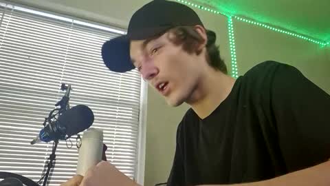 Snapshot of charlied09302 chatting on 28, 10, 2025 char sexiness online show from 28, 10, 2025