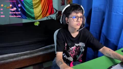 Snapshot of charlietaylorr__ chatting on 17, 12, 2025 Charlie online show from 17, 12, 2025