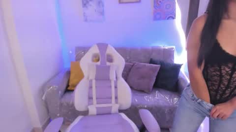    online show from 1, 10, 2025