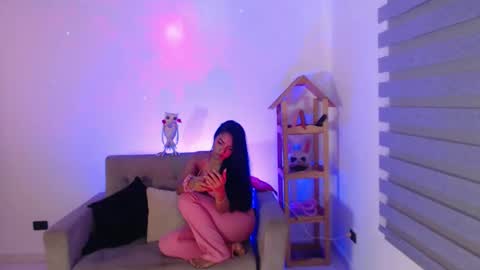 Snapshot of charlott_hotx chatting on 7, 10, 2025 charlott online show from 7, 10, 2025