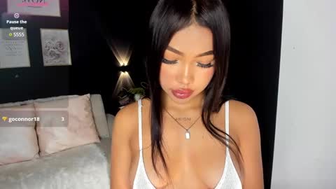 Snapshot of charlotte_es chatting on 19, 12, 2024 Charlotte online show from 19, 12, 2024