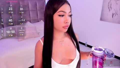 Snapshot of charlotte_es chatting on 11, 1, 2025 Charlotte online show from 11, 1, 2025