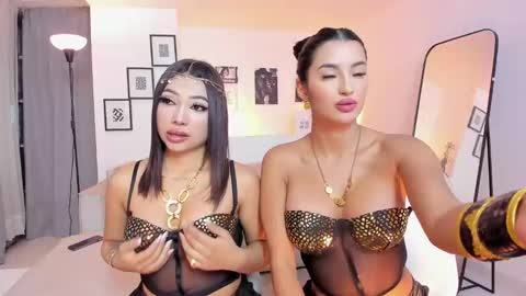 Snapshot of charlotte_es chatting on 2, 11, 2025 Charlotte online show from 2, 11, 2025