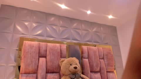 Charlotte Icee online show from 12, 4, 2026